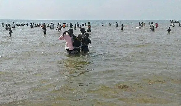 ضبط قارب يقل 150 مهاجرًا أفريقياً غير شرعي قبالة سواحل شبوة Image
