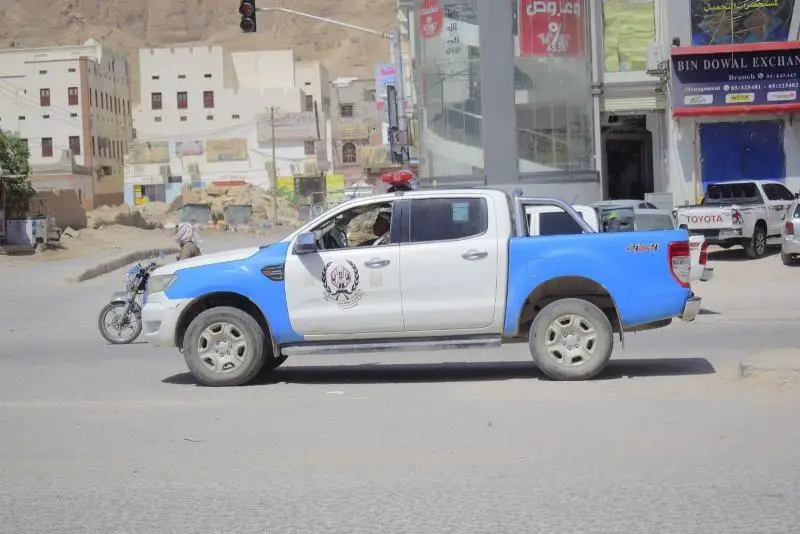 شرطة وادي حضرموت تنفذ حملة إزالة البناء العشوائي بمنطقة الخشعة Image