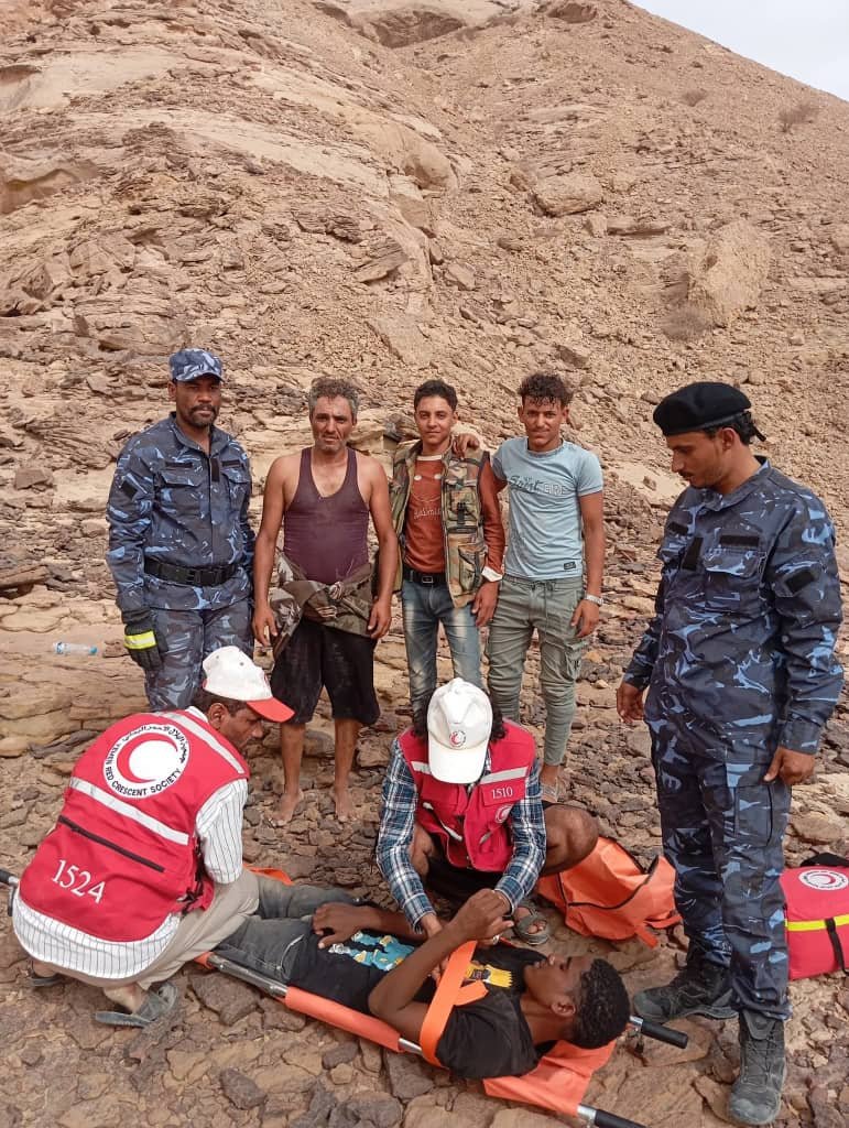 الدفاع المدني بشبوة ينجح في إنقاذ الشبان العالقين بتعاون أمني وإنساني كبير Image