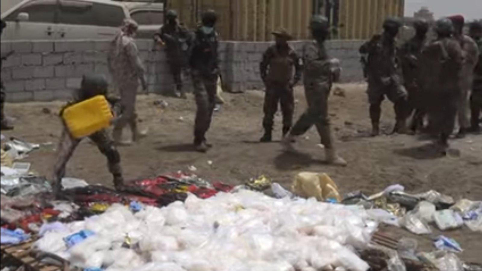 النيابة الجزائية المتخصصة بعدن تتلف أكثر من نصف طن من المخدرات المضبوطة في لحج Image