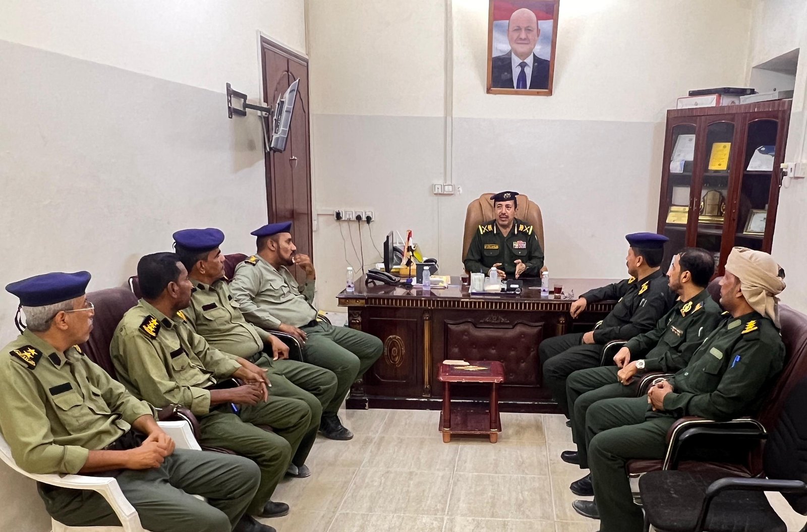 اللواء العامري يتفقد فرع مصلحة الهجرة والجوازات بوادي وصحراء حضرموت Image
