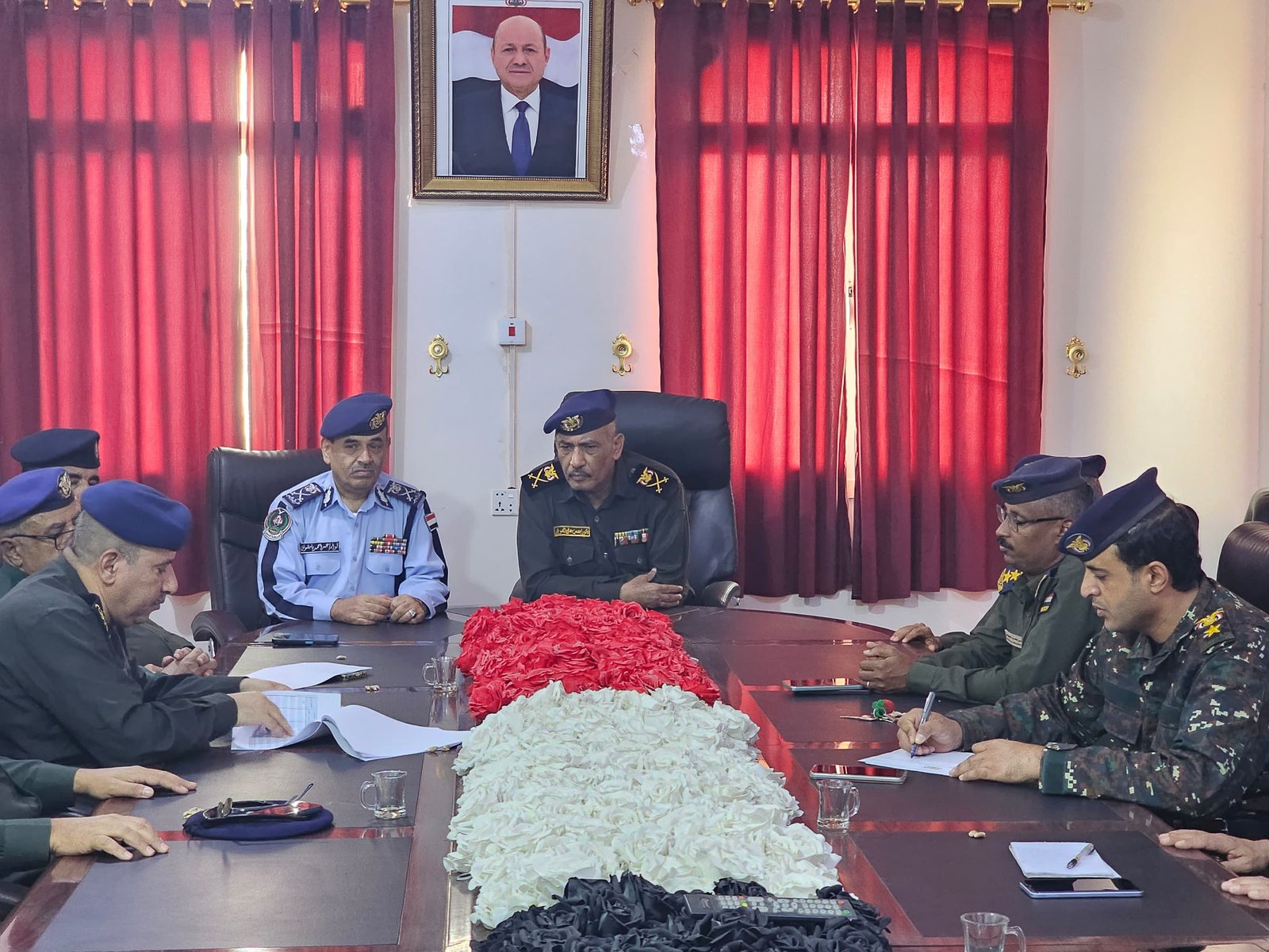 عقد الاجتماع الأسبوعي  بديوان الوزارة بسيئون  Image