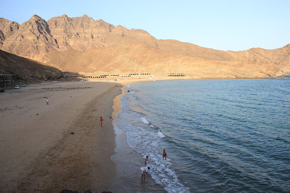 وفاة 6 أشخاص غرقا في ساحل جولد مور بعدن Image