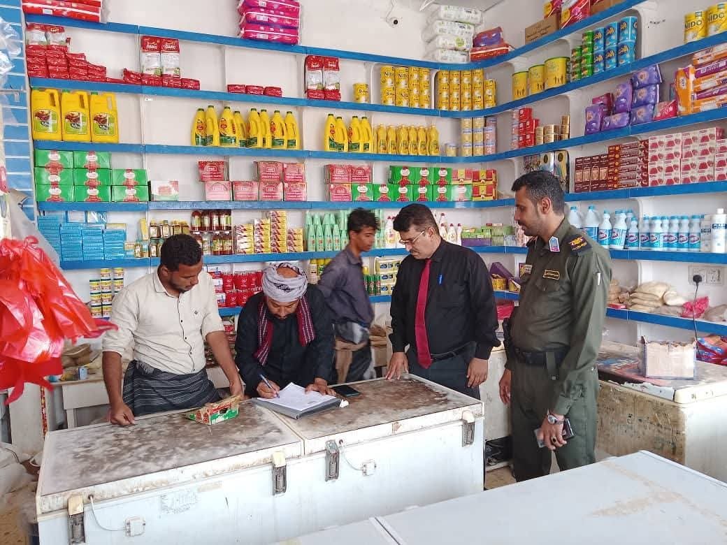 حملة رقابية مشتركة في شبوة لضبط الأسعار وضمان انعكاس تعافي الريال على المواطنين Image