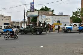 الشرطة بتعز تضبط متهمة بالشروع بقتل زوجها وأخر بالشروع بقتل أخيه Image