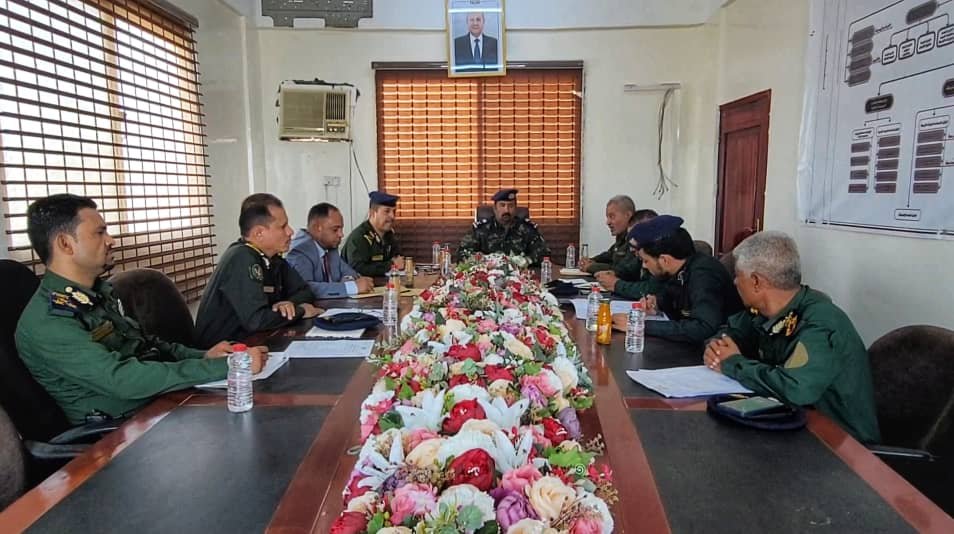 اللجنة الوزارية تعقد اجتماعها الثاني بعدن لمناقشة تحديات صرف الجوازات والمرتبات عبر البطاقة الذكية Image