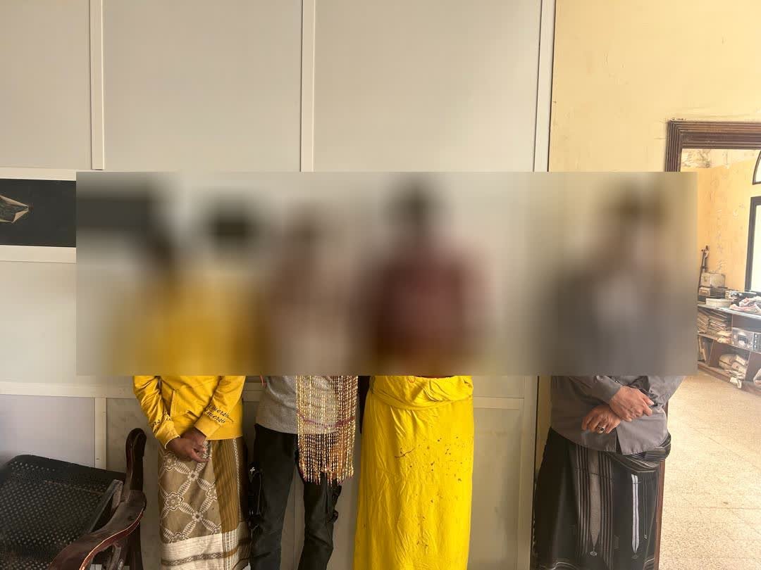 أمن المهرة يضبط عصابة سرقت ذهبًا بقيمة 50 مليون ريال ويستعيد المسروقات Image