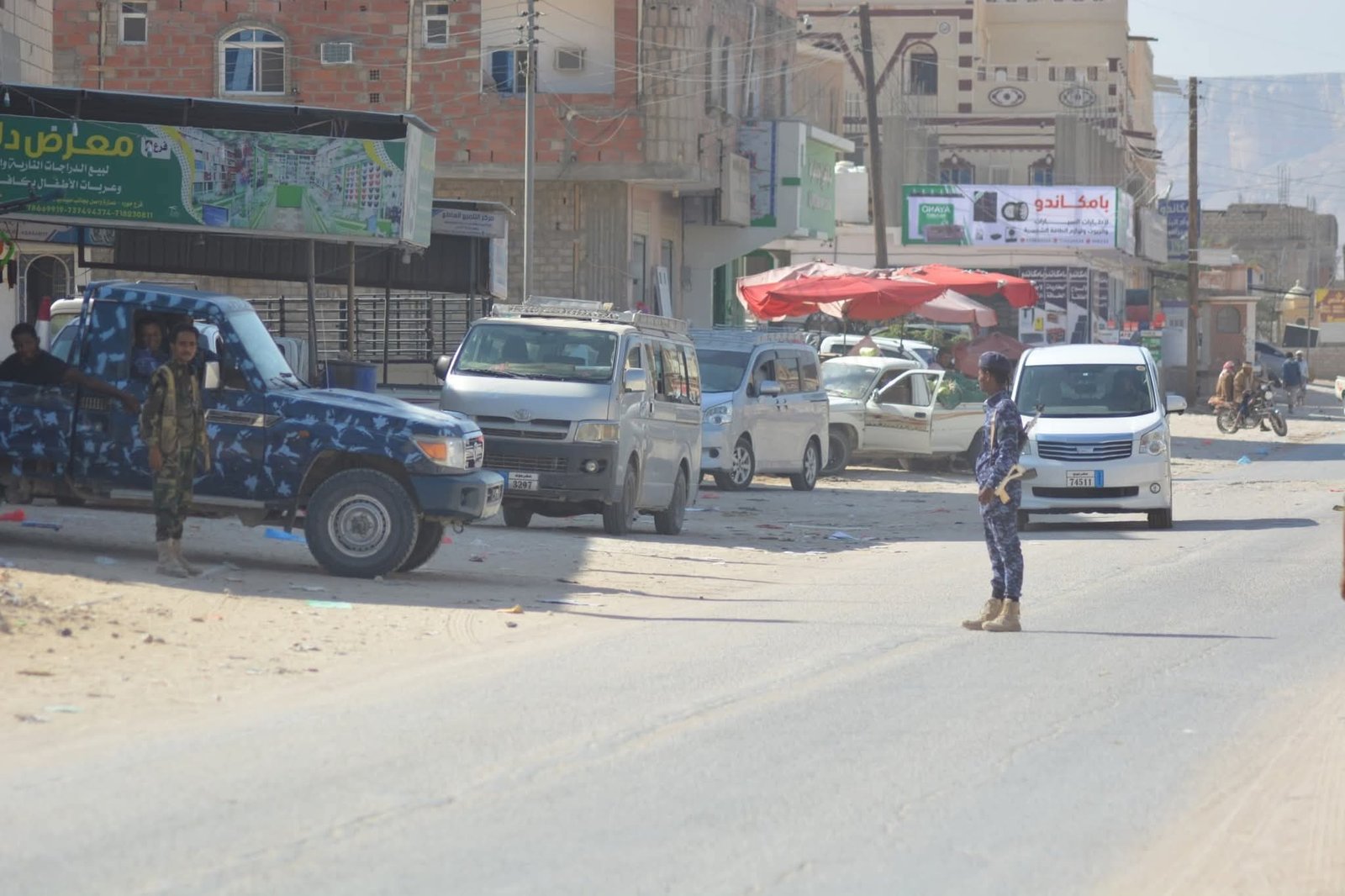 نقطة مدودة الأمنية بسيئون تضبط ثلاثة أشخاص بحوزتهم مخدرات وأدوات تعاطٍ Image