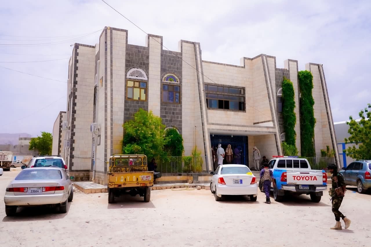 محافظ شبوة يوجه بتسخير كافة الإمكانات لمحاربة المخدرات  Image