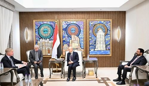 رئيس مجلس القيادة يؤكد اهمية تفكيك البنية العنصرية والعسكرية للمليشيات كسبيل لتحقيق السلام المستدام Image