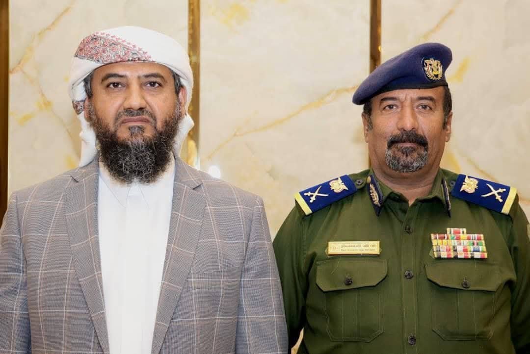 نائب رئيس مجلس القيادة الرئاسي أبو زرعة المحرمي يلتقي وكيل وزارة الداخلية اللواء عاطف لمناقشة دعم وتعزيز الجهود الأمنية Image