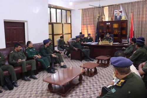 اللواء حُميد يترأس اجتماعاً موسعاً لمناقشة القضايا الأمنية وتعزيز التنسيق بمأرب Image