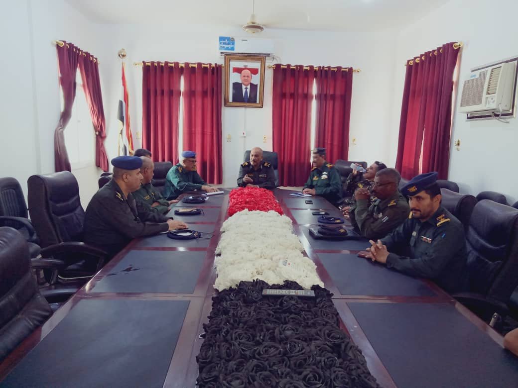 اجتماع ديوان الوزارة بسيئون يشيد بجهود مكافحة المخدرات والنجاحات المحققة بهذا المجال Image