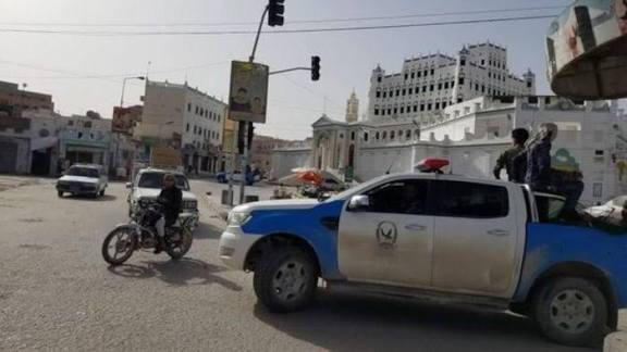 شرطة سيئون تضبط عنصراً  متخصصاً في سرقة الذهب من المنازل Image