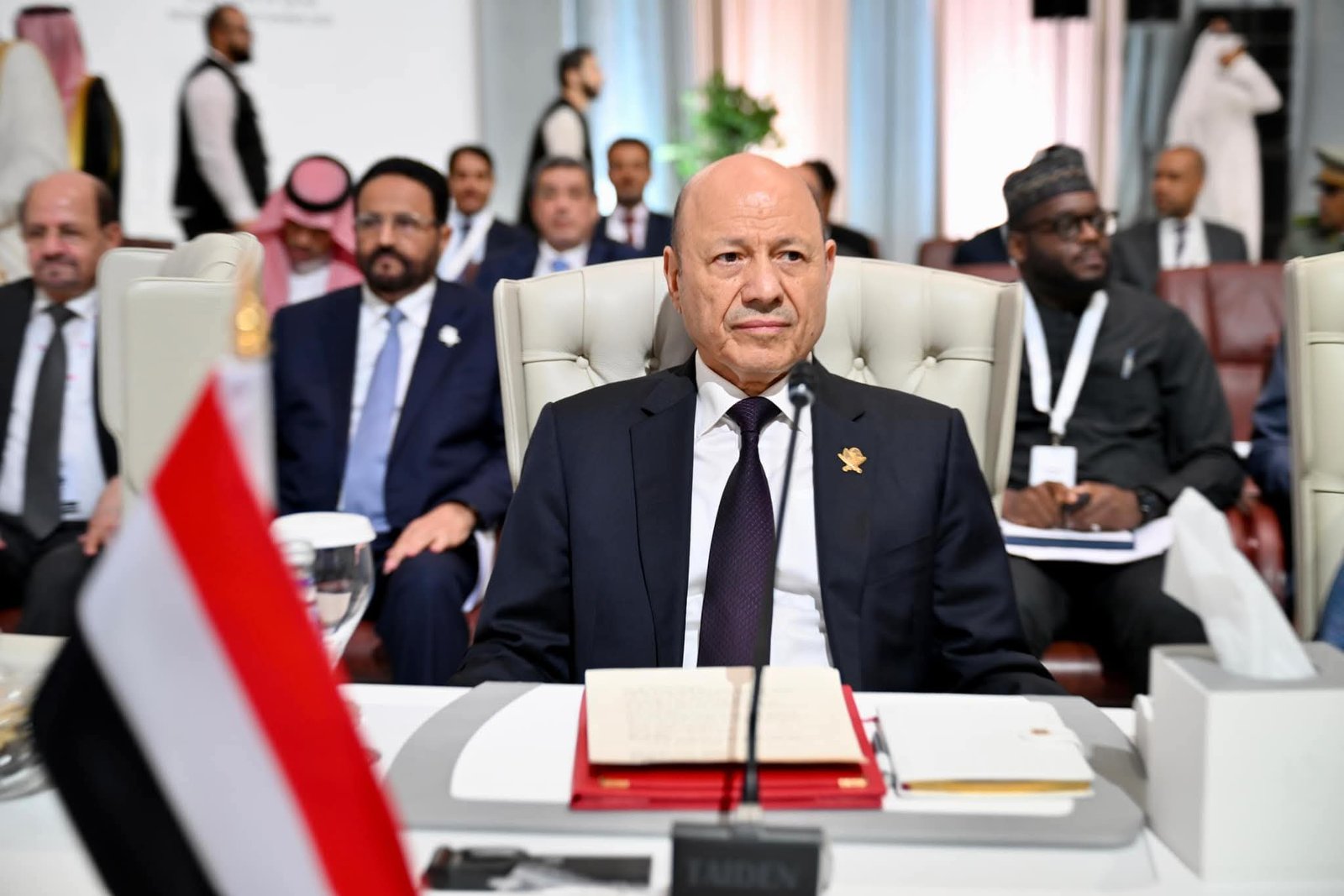 رئيس مجلس القيادة يدعو الى تدابير عربية واسلامية جماعية لكبح السياسات التوسعية في المنطقة Image