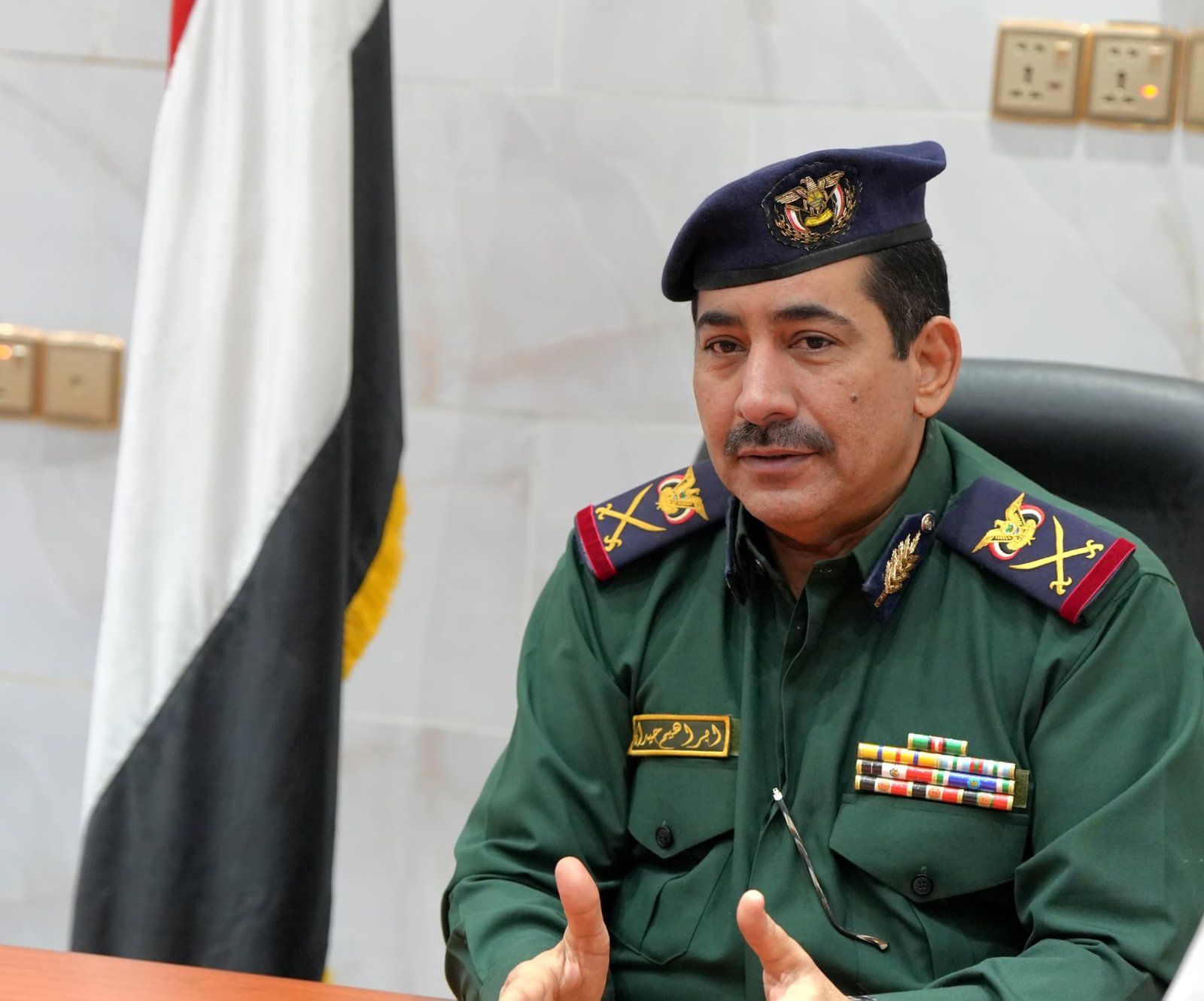 وزير الداخلية يعزي العميد عارف عريم في وفاة نجله Image