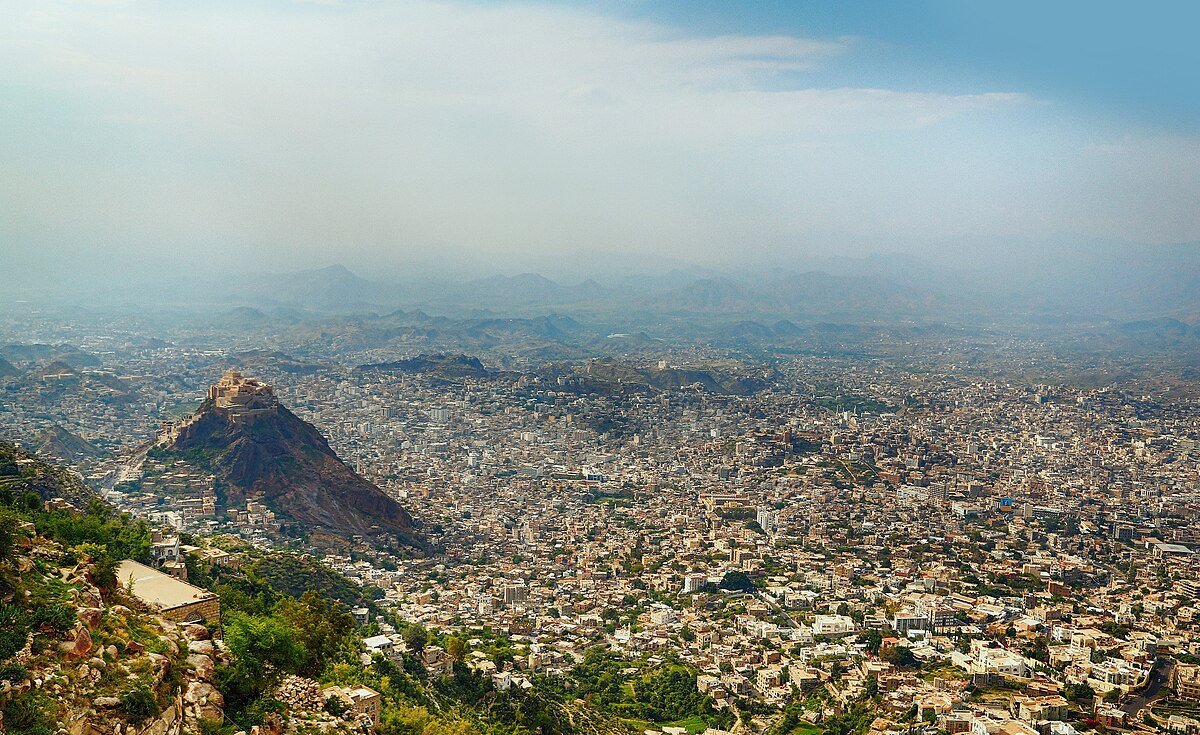 الشرطة تضبط أحد المتهمين في جريمة قتل وقعت قبل عشر سنوات بمحافظة تعز Image