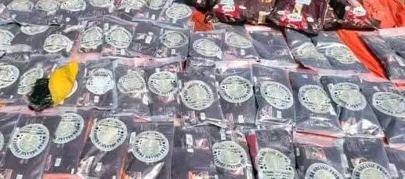 مدير عام مكافحة المخدرات يشيد بإنجاز الحملة الأمنية المشتركة في لحج بضبط طن من المواد المخدرة Image