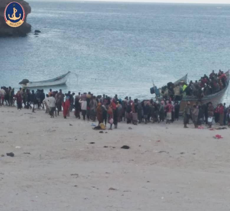 خفر السواحل يضبط قارب تهريب يقل 41 مهاجرًا أفريقيًا في باب المندب Image