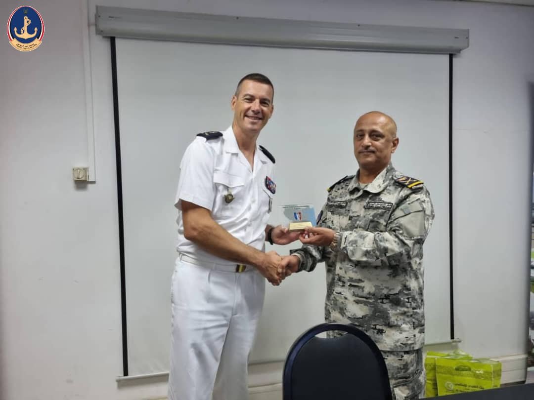 رئيس مصلحة خفر السواحل اليمنية يبحث مع القائد العام للقوات الفرنسية في جيبوتي سبل التعاون المشترك Image