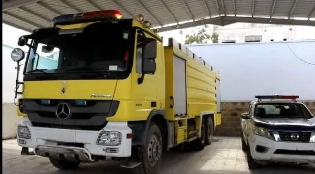 إخماد حريق عمد في منزل أسرة بمدينة تعز وإصابة الجاني بحروق خطيرة Image