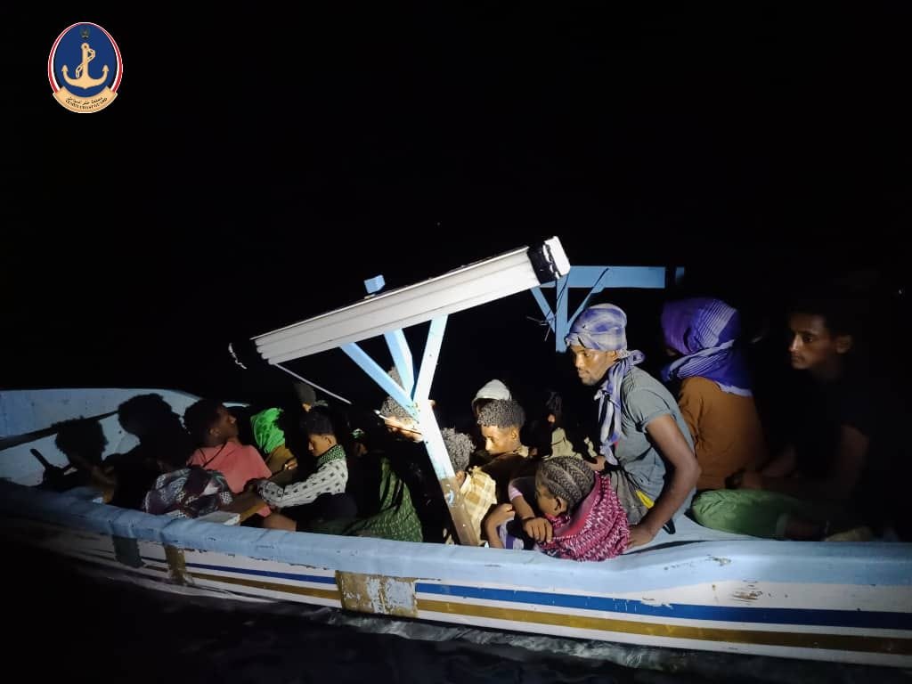 خــفـر الـسـواحــل ببلادنا يضبط قارب تهريب بشر مهاجرين Image