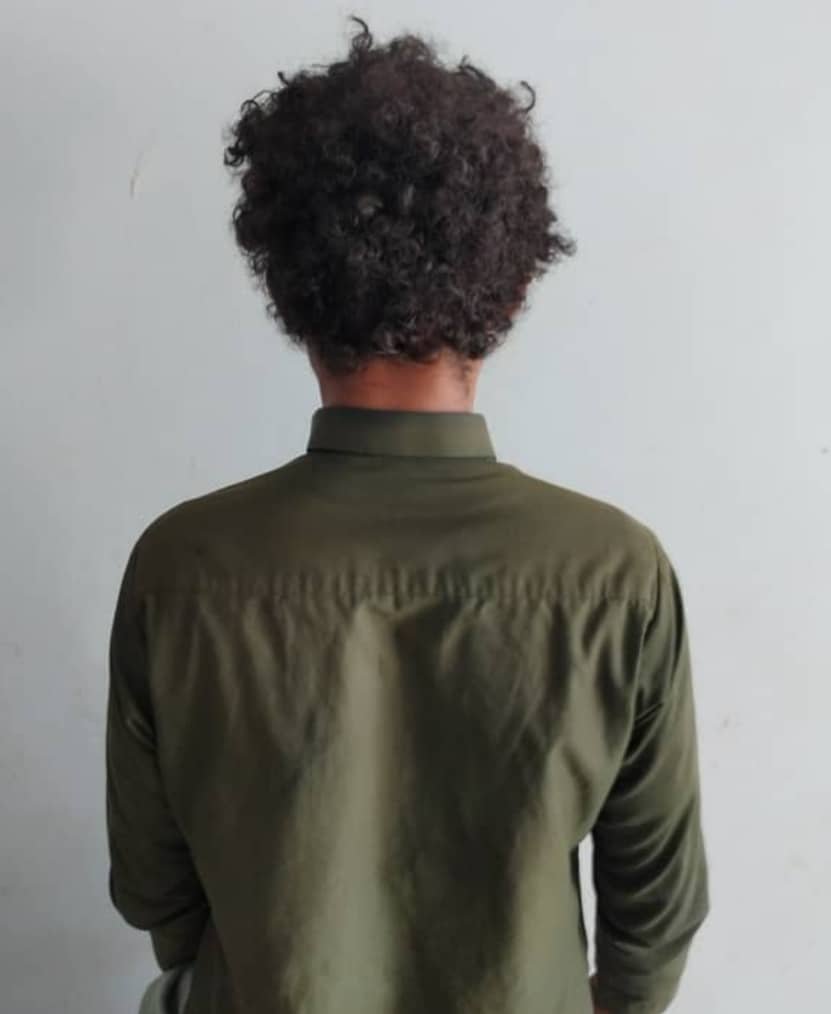 شرطة مديرية عرماء بشبوة تضبط شخص سرق سيارة وتعيدها إلى مالكها Image