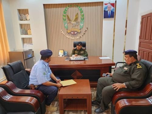 مدير عام شرطة شبوة يناقش تعزيز قدرات خفر السواحل لضمان أمن سواحل المحافظة Image