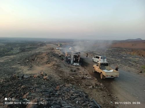 احتراق باص نقل جماعي في حادث إنقلاب بالعرقوب محافظة  أبين Image