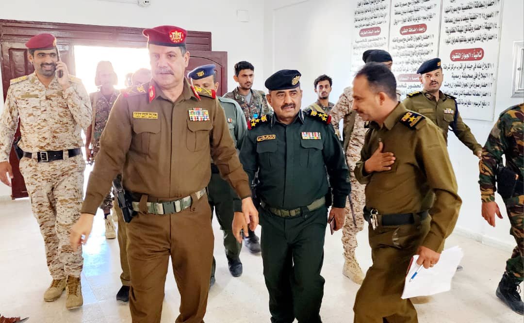 مدير عام شرطة شبوة يناقش مستجدات الحالة الأمنية مع قائد اللواء الثاني مشاه بحري Image