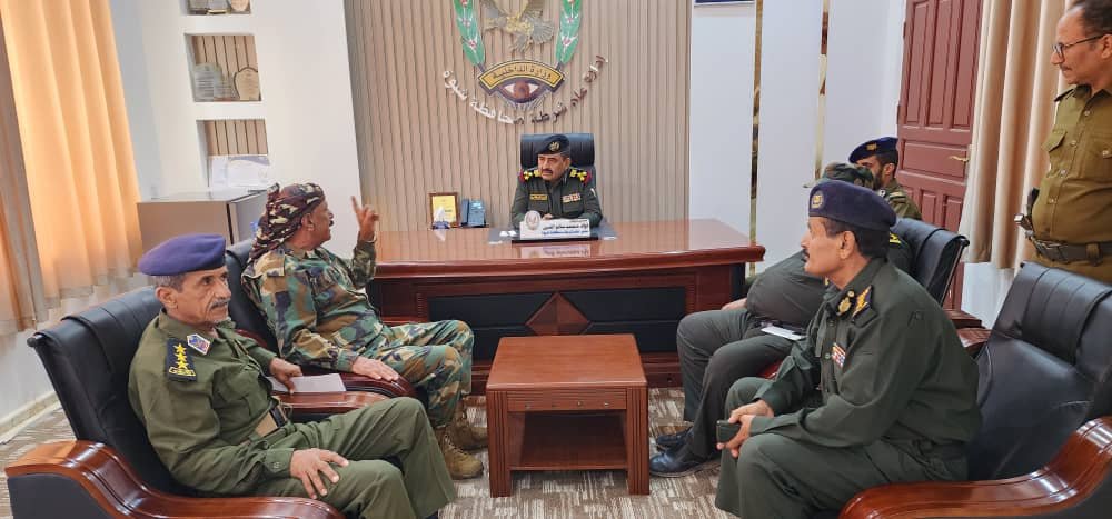 مدير عام شرطة شبوة يتفقد مصلحتي الهجرة والجوازات والأحوال المدنية ويؤكد على أهمية الانضباط وسرعة إنجاز معاملات المواطنين Image