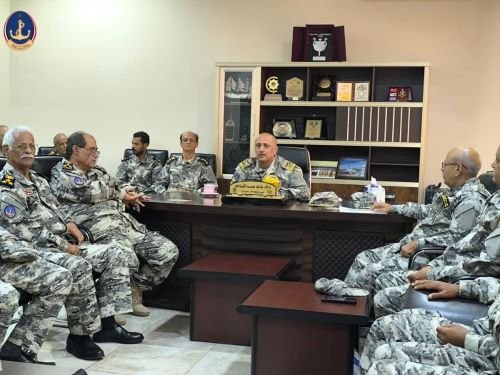 رئيس مصلحة خفر السواحل اليمنية يترأس اجتماعاً تقييماً مع مدراء العموم في المصلحة Image
