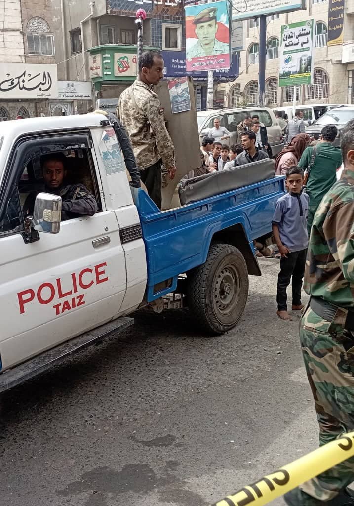 شرطة تعز تضبط متورطين في تفجير عبوة ناسفة أودى بحياة 3 مواطنين وأصاب 11 آخرين Image