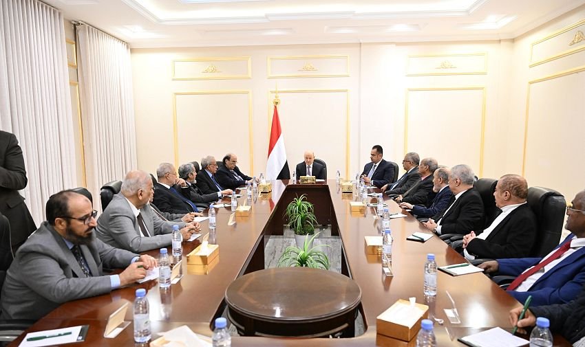 الرئيس العليمي يحذر من أي محاولة للالتفاف على القرارات السيادية ويدعو إلى خطاب مسؤول يعلي قيم الدولة والتعايش Image