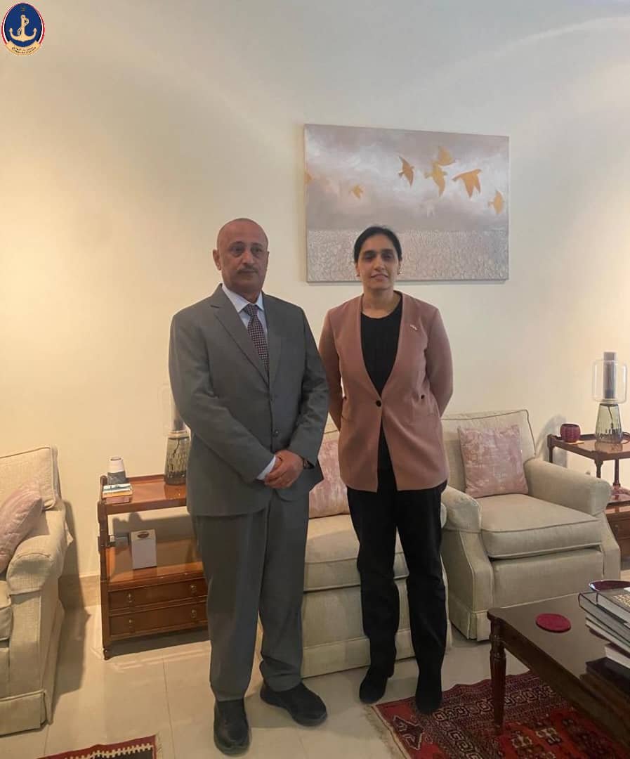 اللواء القملي يلتقي سفيرة المملكة المتحدة ويبحثان تعزيز الشراكة في إعادة بناء قدرات خفر السواحل اليمنية Image