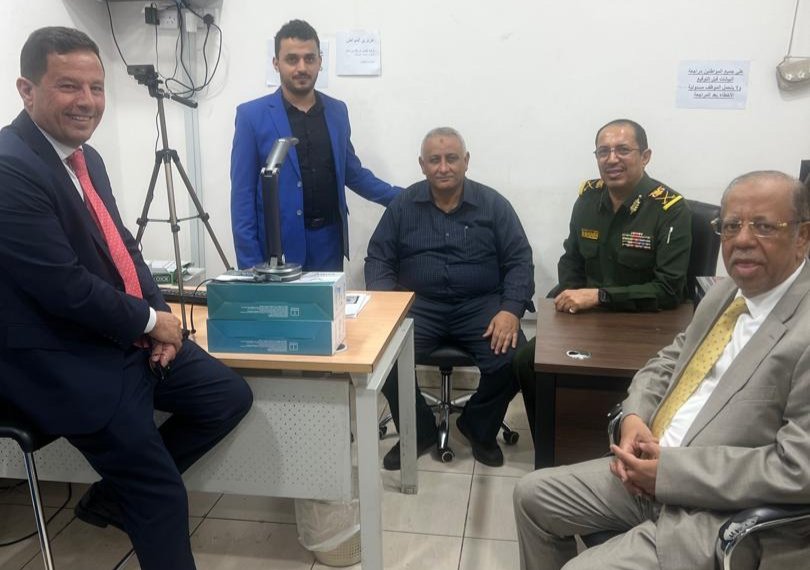 وكيل وزارة الداخلية لقطاع الخدمات المدنية يتفقد فرع الأحوال المدنية بالقنصلية اليمنية في جدة Image