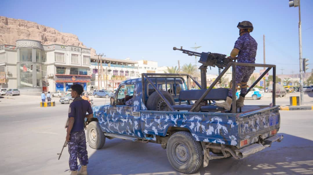 انتشار أمني للدوريات لليوم الثالث في شوارع مدينة سيئون لمنع حمل السلاح Image