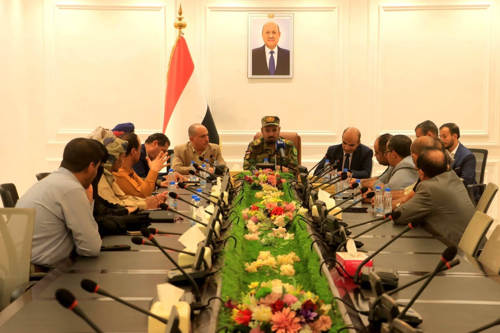 اللجنة الوطنية للتحقيق تلتقي قيادات السلطة المحلية والقضائية والأمنية وتزور السجن الاحتياطي في مأرب Image