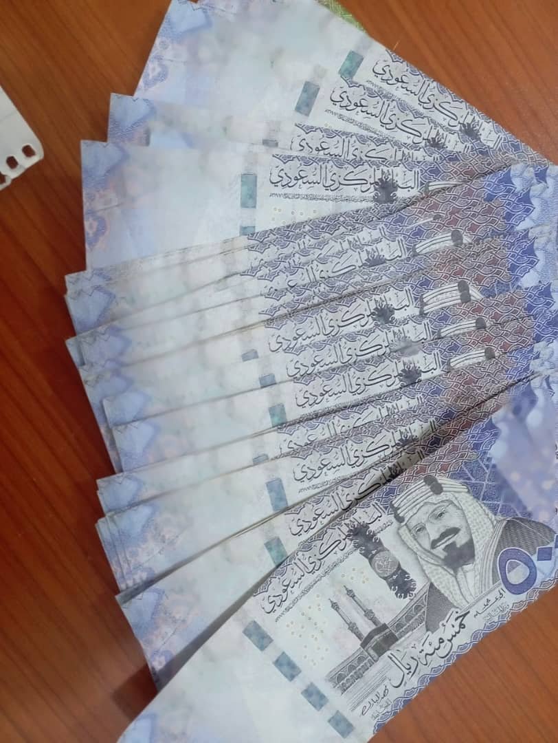البحث الجنائي بوادي حضرموت تٌضبًطِ عصابة تزييف عملة بحوزتهم 27 ألف ريال سعودي مزور Image