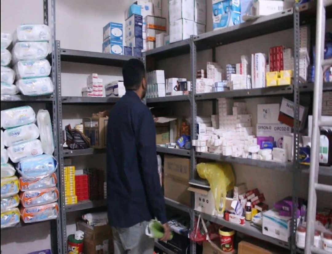 مكافحة المخدرات بالمكلا تضبط مخزن أدوية يروج الحبوب المخدرة بطريقة غير مشروعة  Image