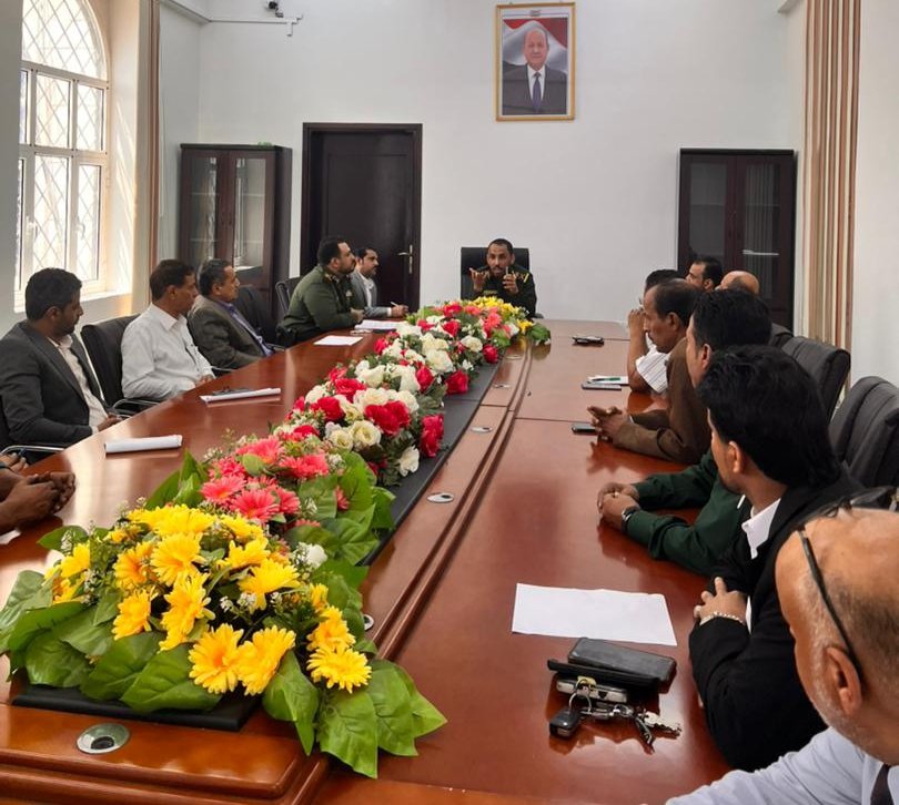 اللواء طارق عمير النسي يرأس اجتماعاً موسعاً لمدراء العموم بمصلحة الهجرة والجوازات في عدن Image