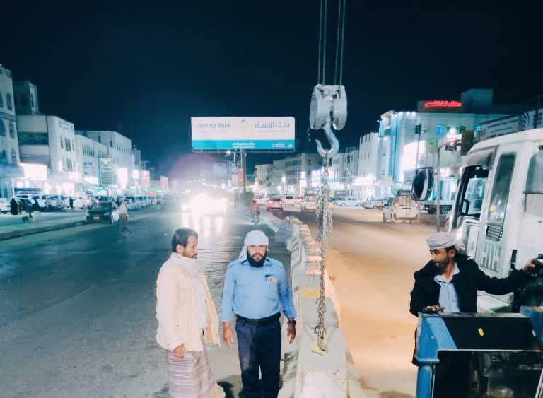 شرطة السير بشبوة تتخذ إجراءات لتنظيم حركة السير بمدينة عتق  Image