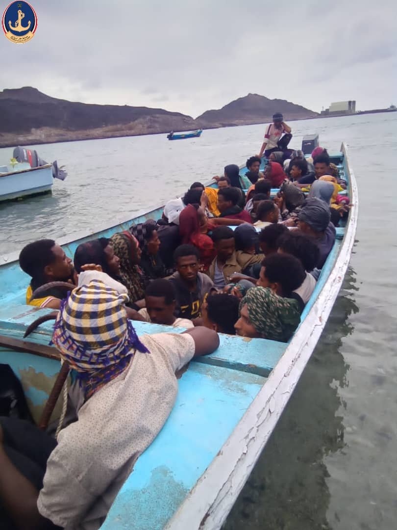 مصلحة خفر السواحل اليمنية تضبط قارباً لتهريب البشر Image