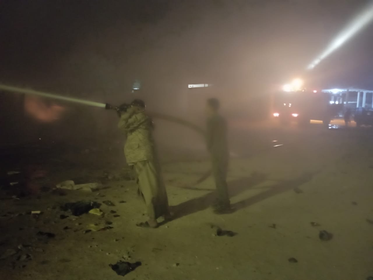 الدفاع المدني بوادي حضرموت يخمد حريقاً اندلع في محل خردة بمنطقة الخيام بسيئون Image