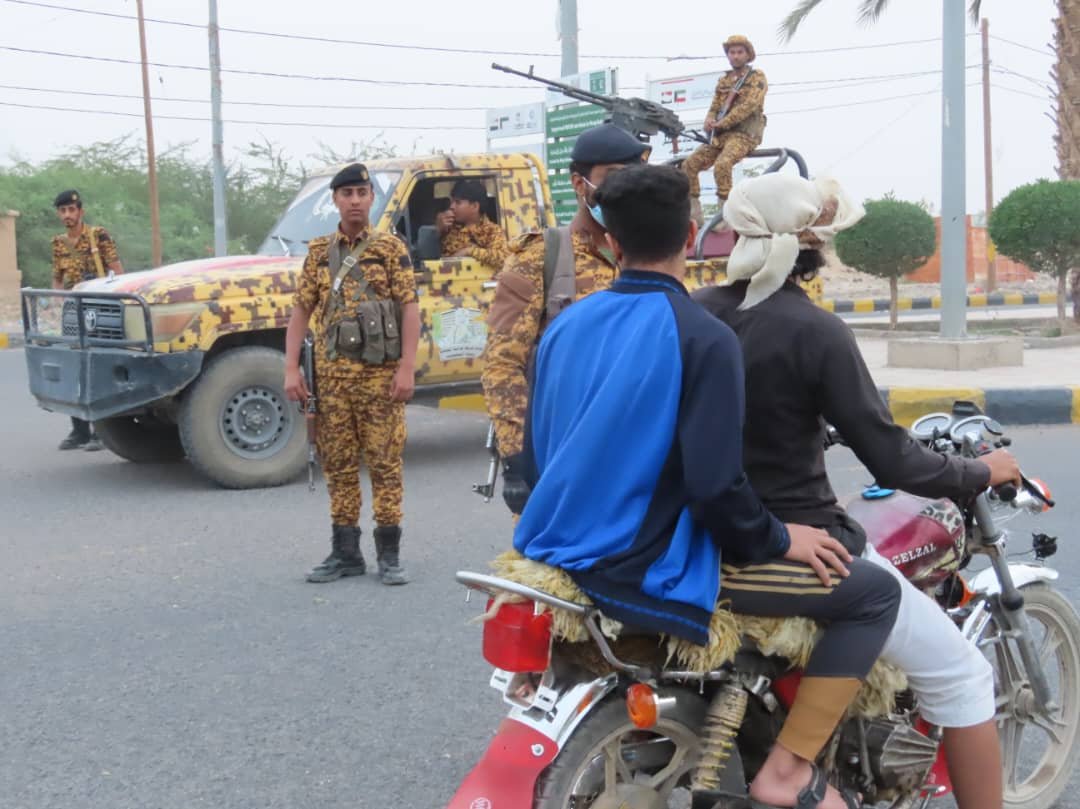 شرطة مأرب تمنع استخدام  الدرجات الناريه داخل المدينة  Image