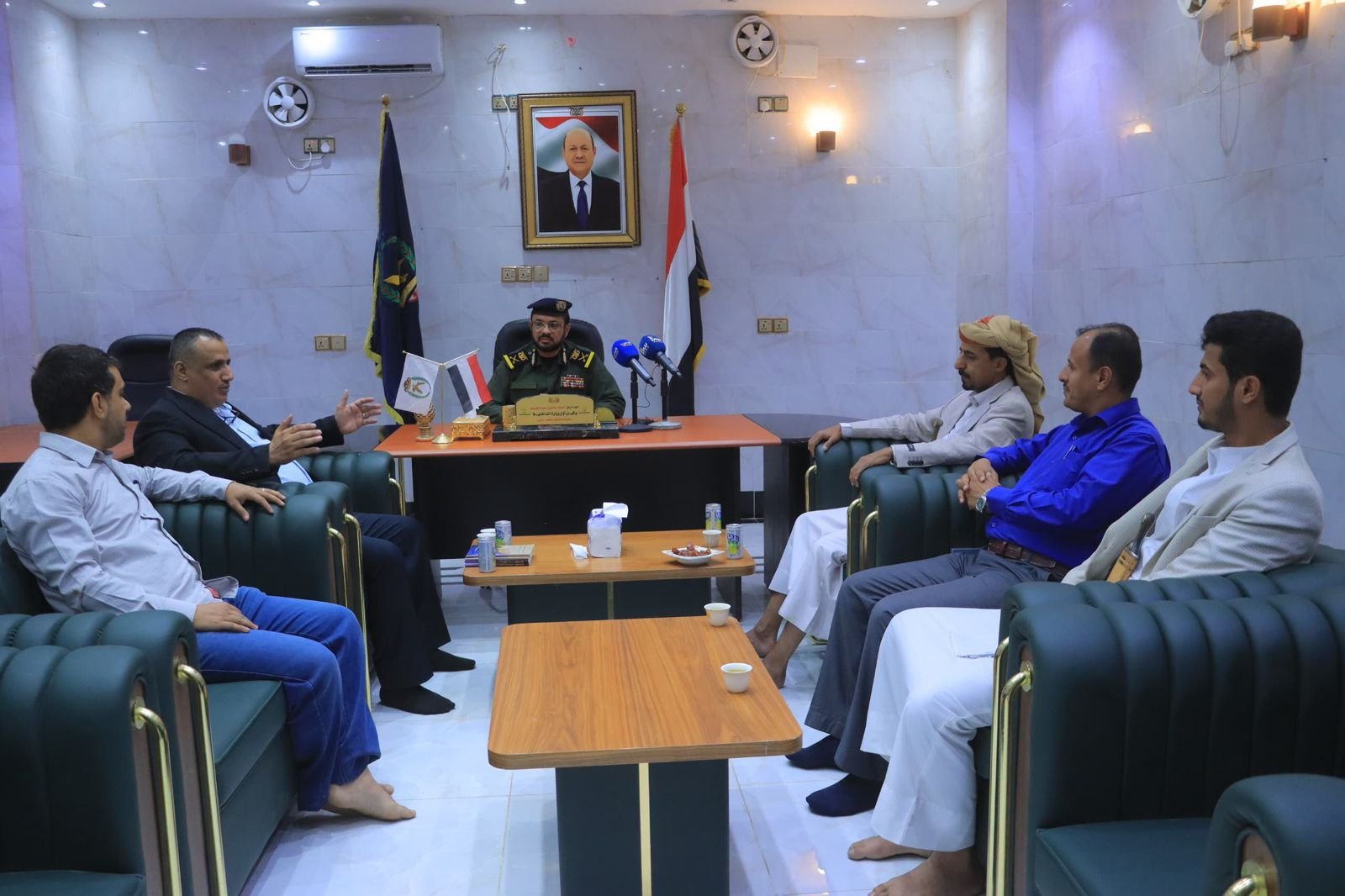 وكيل أول وزارة الداخلية يناقش مع مركز البحر الأحمر للدراسات مخاطر الهجرة غير الشرعية على الأمن اليمني والإقليمي Image