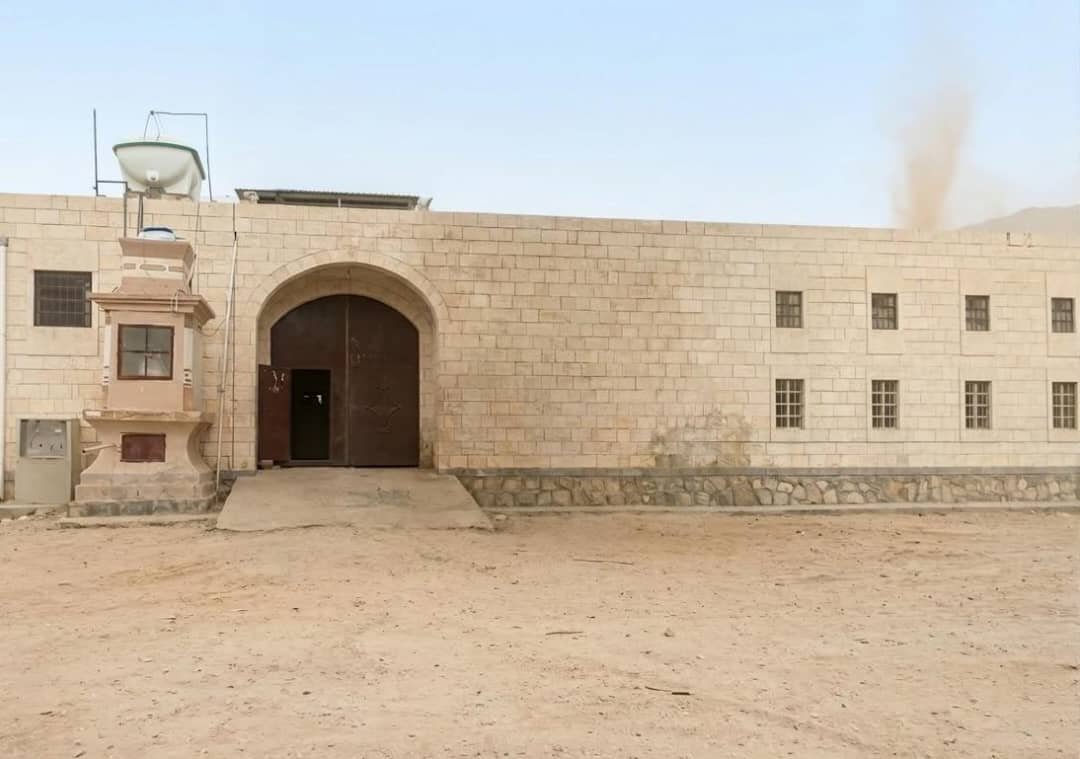 شرطة وادي حضرموت تقدم دعماً للإفراج عن 7 سجناء معسرين في إصلاحية السجن المركزي بسيئون Image