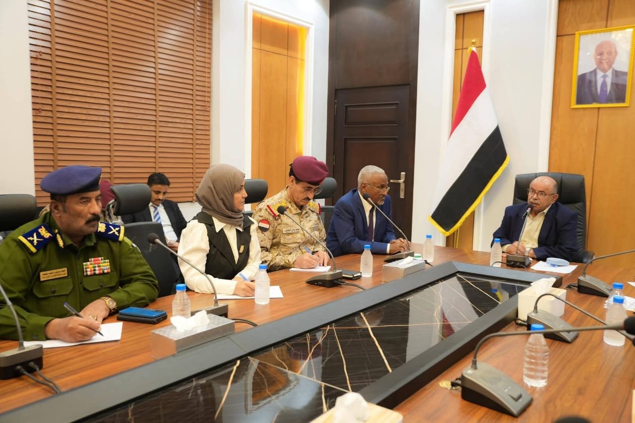 عضو مجلس القيادة الرئاسي محافظ حضرموت يترأس اجتماعاً استثنائياً للمكتب التنفيذي بحضور حكومي رفيع Image