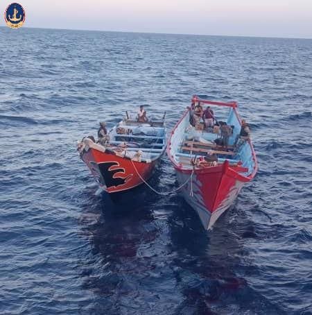 خفر السواحل تضبط قاربين مشتبهين بتهريب بشر وممنوعات خلال دورية بحرية Image
