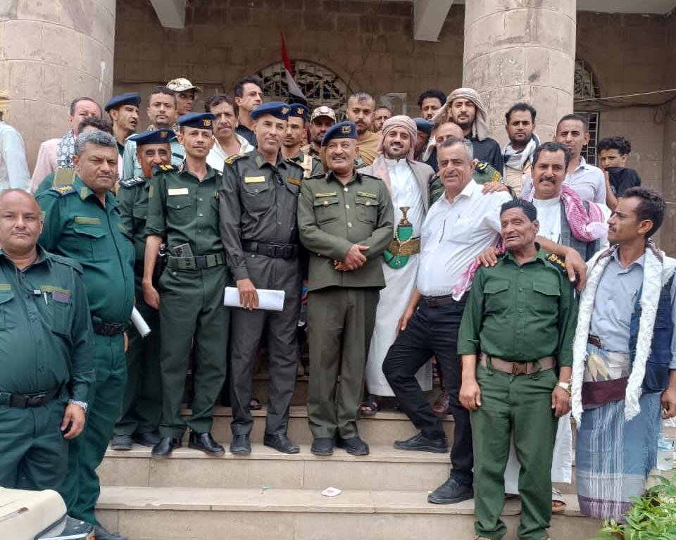 رئيس مصلحة الأحوال المدنية يتفقد فرع المعافر بتعز Image